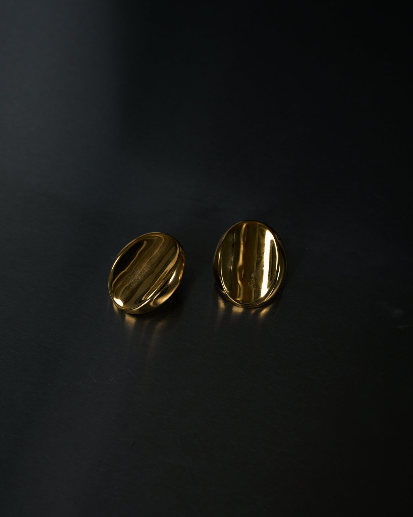 Pressed Oval Stud Gold