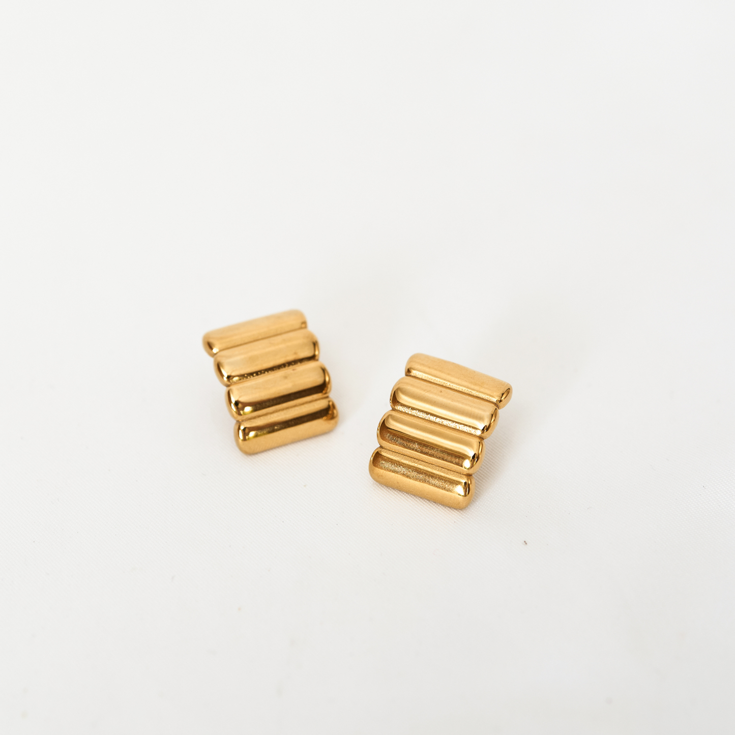 Fluted Band Stud Gold